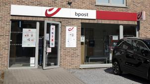 <p>Ein Blick von außen auf das Postamt in Gingelom (Provinz Limburg)</p>