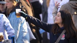 <p>Jeder Jugendliche, der in der Gemeinde Balen nüchtern zu einer Party kommt, wird mit drei Gutscheinen für ein Freigetränk belohnt.</p>