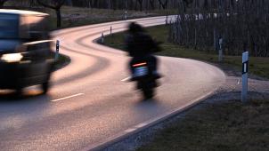 <p>Vor allem wenig befahrene, kurvige Landstraßen locken Motorradfahrer bei schönem Wetter.</p>