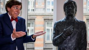 <p>Elio Di Rupo mit seinem „Ebenbild“</p>