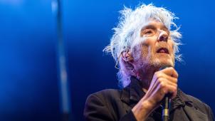 <p>Bei einem Konzert in Ostende am 25. Februar 2022 war Arno Hintjens stark von seiner Krankheit gezeichnet.</p>