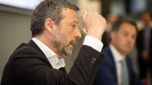 <p>Pierre Wunsch. Gouverneur der Nationalbank, leitet die Expertengruppe. Im Hintergrund Premierminister Alexander De Croo.</p>