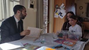 <p>Sammy Mahdi zu Besuch bei einer Gastfamilie im flämischen Tielt-Winge.</p>