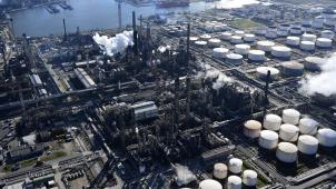 <p>Die Ölraffinerie von TotalEnergies im Antwerpener Hafen.</p>
