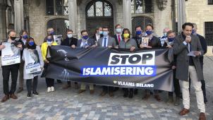 <p>Blick auf eine Demo der rechtsradikalen Partei Vlaams Belang</p>