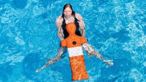<p>In flandern wird händeringend nach Rettungsschwimmern gesucht.</p>