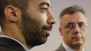 <p>Nachdem Parteipräsident Joachim Coens (r.) das Handtuch geworfen hat, ist Staatssekretär Sammy Mahdi (l.) - ein zweites Mal - bereit, die CD&amp;V aus dem Tal zu führen.</p>