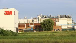 <p>Ein Blick auf die 3M-Fabrik: Im Zuge der Bauarbeiten an der Oosterweel-Verbindung bei Antwerpen wurde stark mit dem Giftstoff PFOS verseuchtes Erdreich entdeckt.</p>