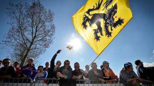 <p>Auf der Flagge Flanderns ist der Brabanter Löwe in Schwarz mit feuerroten Krallen auf leuchtend gelbem Hintergrund zu sehen.</p>