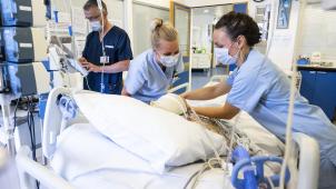 <p>Viele Krankenschwestern auf Intensivstationen stehen am Rande eines Burn-outs und denken darüber nach, ihren Job oder sogar den Beruf aufzugeben.</p>