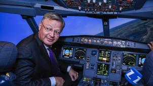 <p>Brussels Airport CEO Arnaud Feist in einem Flugsimulator.</p>