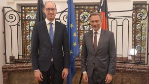 <p>Auf derselben Wellenlänge: Finanzminister Vincent Van Peteghem (l.) und Christian Lindner anlässlich des Kolloquiums in Brüssel.</p>