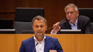 <p>Egbert Lachaert und Patrick Dewael (Hintergrund) haben zusammen einen Gesetzentwurf zur Einführung eines föderalen Wahlkreises vorgelegt.</p>