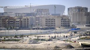 <p>Beim Bau der Infrastruktur für die im November beginnende Fußball-WM in Katar (Bild: Lusail-Stadion) wurden die Rechte der Arbeiter verletzt.</p>