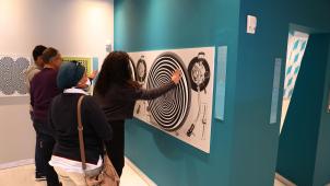 <p>Im Museum of Illusions wird die Wahrnehmung der Besucher auf die Probe gestellt.</p>