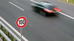 <p>Die Experten fordern unter anderem strengere Geschwindigkeitsbegrenzungen auf Autobahnen.</p>