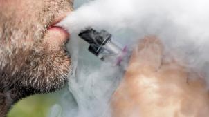 <p>Die Botschaft des Gesundheitsrates: „Die E-Zigarette ist mit Risiken verbunden, aber sie ist eindeutig weniger schädlich als eine klassische Tabakzigarette.»</p>