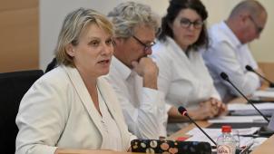 <p>Gewerkschaftsbosse bei ihrer Anhörung im Kammerausschuss (v.l.n.r.): Miranda Ulens (FGTB-Generalsekretärin), Thierry Bodson (FGTB-Präsident), Marie-Helene Ska (CSC-Generalsekretärin) und Marc Leemans (CSC-Präsident)</p>