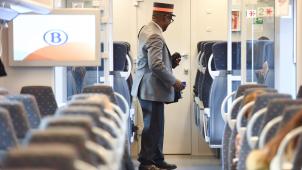 <p>Schaffner, die es möchten, dürfen bei großer Hitze Shors tragen.</p>