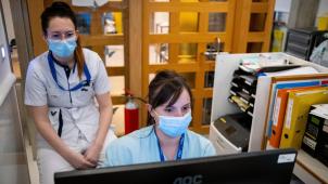 <p>Gerade im Gesundheitssektor drückt der Schuh.</p>