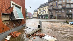 <p>Das arg in Mitleidenschaft gezogene Ambassador Hotel Bosten hat nach dem verheerenden Hochwasser noch nicht wieder eröffnet.</p>