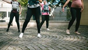 <p>Beim Känguru Salsa ist der Name Programm: Mit dem Baby vor der Brust oder auf dem Rücken wird lateinamerikanisch getanzt.</p>
