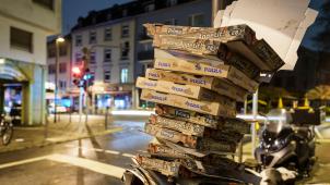 <p>Die Regierung wird aufgefordert, Einweg-Lebensmittelverpackungen aus Papier und Pappe wie Pizzakartons , die mit PFAS behandelt wurden, zu verbieten.</p>