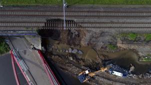 <p>Dieses Drohnenbild entstand Mitte August 2021 auf der Bahnstrecke zwischen Chaudfontaine und Trooz.</p>