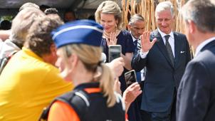 <p>In Limburg suchten König Philippe und Königin Mathilde das Gespräch mit Opfern der Flut.</p>