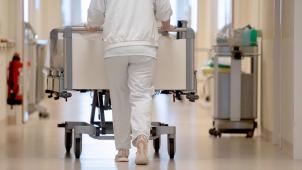 <p>Die Regierung beschloss Sofortmaßnahmen, um dem akuten Personalmangel in der Krankenpflege zu begegnen.</p>