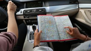 <p>Vor Jahrzehnten war Straßenkarten nicht aus den Handschuhfächern der Autos wegzudenken.</p>