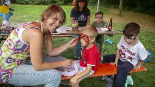 <p>Klassisches Kinderschminken durfte bei dem Fest an der Grillhütte nicht fehlen.</p>