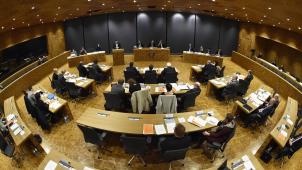 <p>Blick ins Parlament der Deutschsprachigen Gemeinschaft: Die parlamentarische Arbeit der Abgeordneten hat sich in den vergangenen Jahren deutlich verändert, vor allem wegen der neuen Kompetenzen für die DG. Können sie unter den heutigen Umständen ihrer Rolle wirklich noch gerecht werden?</p>