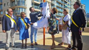 <p>Die Kaaimauer wurde am Sonntag im Beisein von Ministerin Lydia Peeters (3.v.r.) eingeweiht.</p>