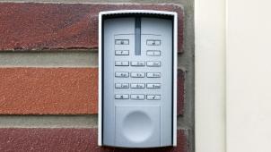 <p>Elektronisches Zahlenschloss einer Alarmanlage</p>