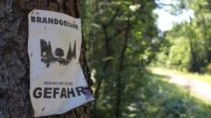 <p>In unseren Wäldern herrscht akute Waldbrandgefahr: Darauf wird derzeit an allen Zugängen hingewiesen.</p>