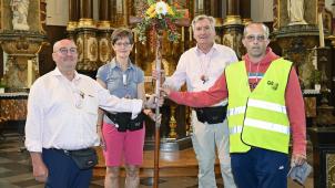 <p>Präsidentin  Myriam Wersand-Mreyen  zusammen mit Werner Burtscheidt (40 Teilnahmen), Herbert Cormann (50) und Marc Ernst (40, v. l. n. r.), die im Rahmen der diesjährigen Fußwallfahrt geehrt werden.</p>