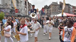 <p>Die Lütticher Straßen in Outremeuse waren am Wochenende gut gefüllt.</p>