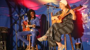 <p>Frisch aus Venezuela eingeflogen waren die Musiker Soledad Kalza und Sina Kienou.</p>