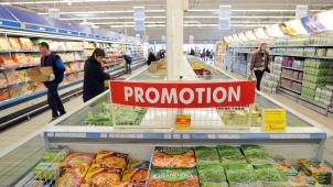 <p>Die Inflation und der Schulstart verleiten die traditionellen Supermarktketten zu mehr Anstrengungen in ihrer Preispolitik. Sie setzen dabei auf ihre Hausmarken.</p>