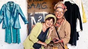 <p>Die beiden Organisatorinnen des Marktes: Susanne Hinz (l.) und Agnes Jansen.</p>