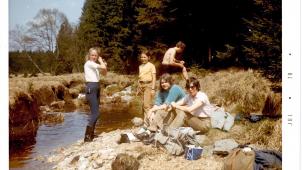 <p>Ein Foto mit Jugendlichen aus dem Jahre 1970: Diese verbrachten den Tag an der Soor, die Alternative zum Wetzlarbad.</p>