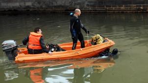 <p>Die Passagiere des Ausflugsschiffes alarmierten sofort die Rettungsdienste.</p>