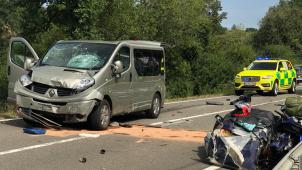 <p>Ein Motorrad stieß in Dürler mit einem Pkw zusammen. Der Motorradfahrer überlebte die Frontalkollision nicht.</p>