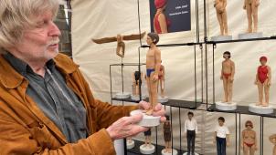 <p>Karl Bast aus Aachen zeigte beim ersten Kusthandwerkermarkt in Limbourg Skulpturen aus Kork.</p>
