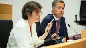 <p>Alexander De Croo (Open VLD), hier mit Energieministerin Tinne Van der Straeten (Groen), hat die Erwartungen an Maßnahmen zur Bekämpfung der hohen Energiekosten gedämpft. Die einfachste Maßnahme bleibt immer noch, das Geld in der Tasche des Bürgers zu belassen statt es zu kassieren und (mit Reibungsverlusten) zurückzuverteilen.</p>