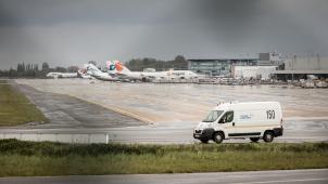 <p>Ein Blick von außen auf den Lütticher Regionalflughafen</p>