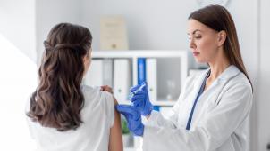 <p>Die Impfung bleibt für Steven Van Gucht die wichtigste „Waffe“ im Kampf gegen das Coronavirus.</p>