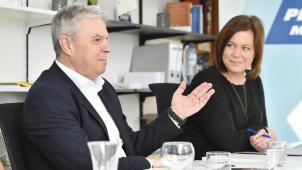 <p>„Jeder Tag ist ein Wahlkampftag“: Der neue Parteipräsident Gregor Freches und Evelyn Jadin, die Fraktionsvorsitzende der PFF im Parlament der DG, stellten die politischen Schwerpunkte am Freitag in Eupen vor.</p>