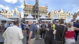 <p>Über 50 belgische Brauereien haben sich an diesem Wochenende auf dem Grand‘Place in Brüssel beim „Belgian-Beer-Weekend“ präsentiert. Den Brauern war aber nicht nur zum Feiern zumute, sondern sie machten auch auf Schwierigkeiten aufmerksam.</p>